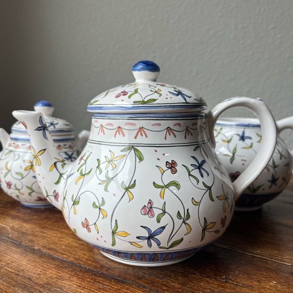 Lis Ceramica Brasil Handpainted Floral Design Tea Set - Picture 4 of 12